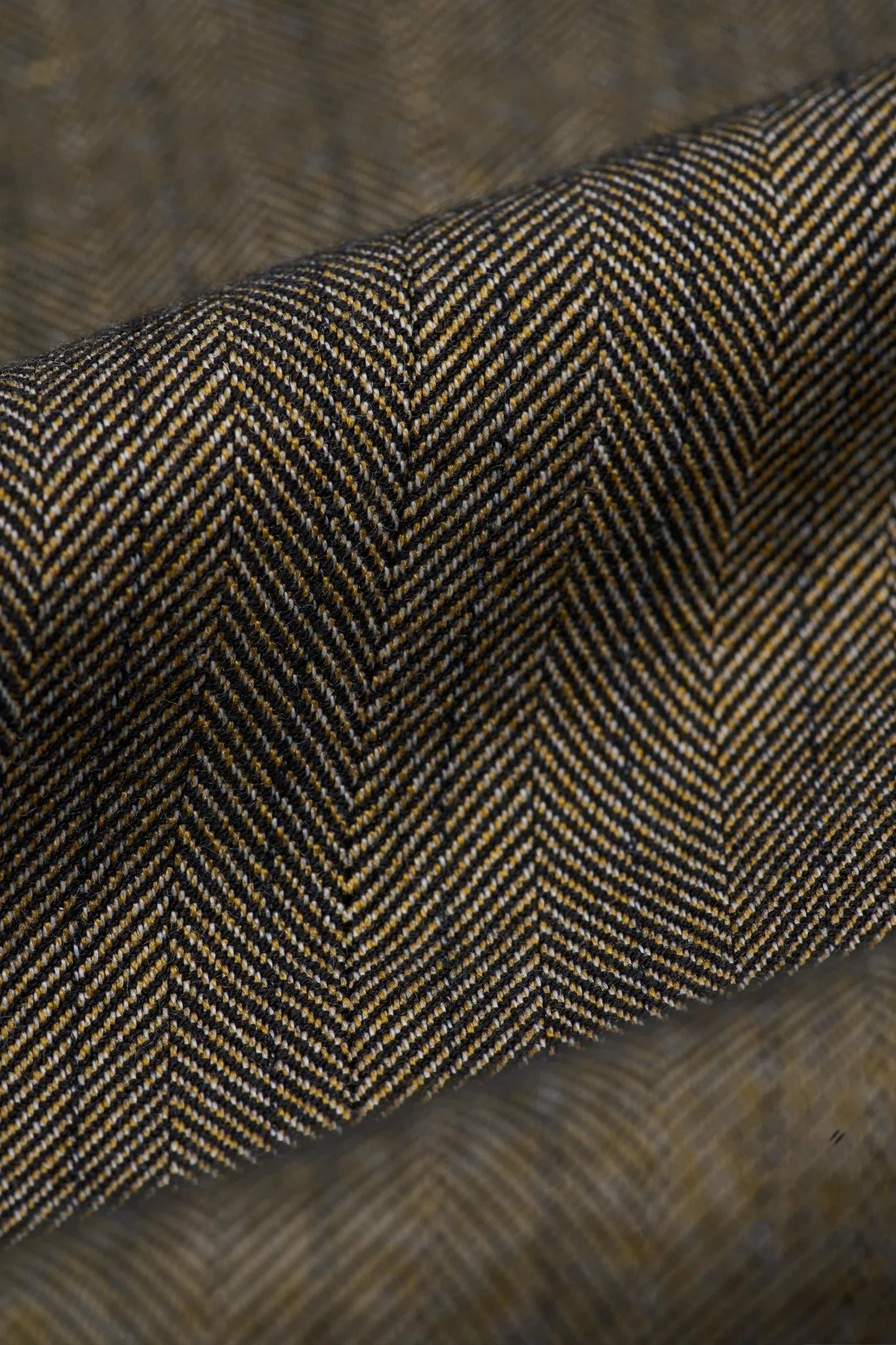 Мъжки маслиненозелен туид костюм от 3 части с рилена кост