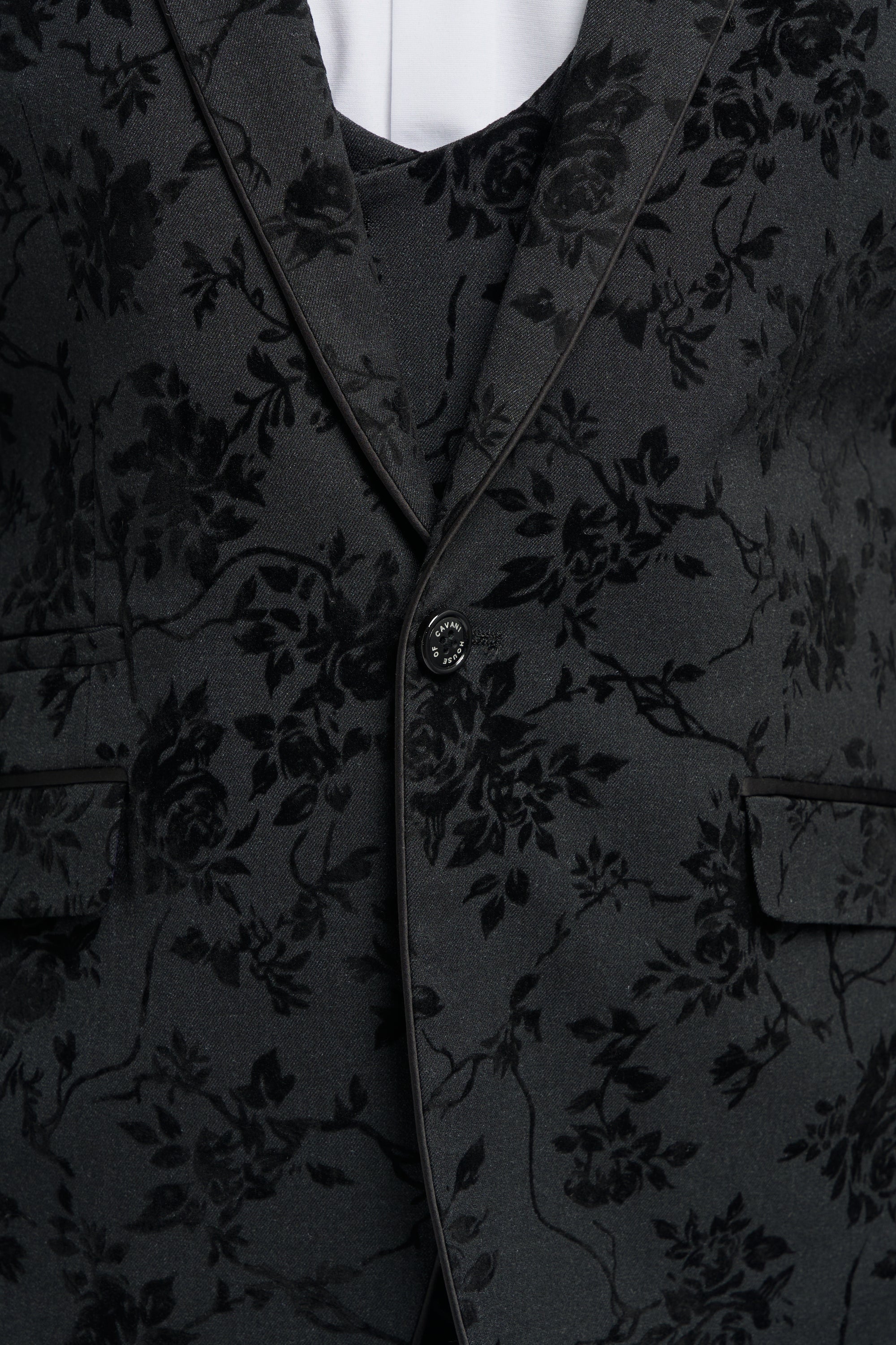 Мъжки черен кадифен костюм от 3 части с пейсли принт