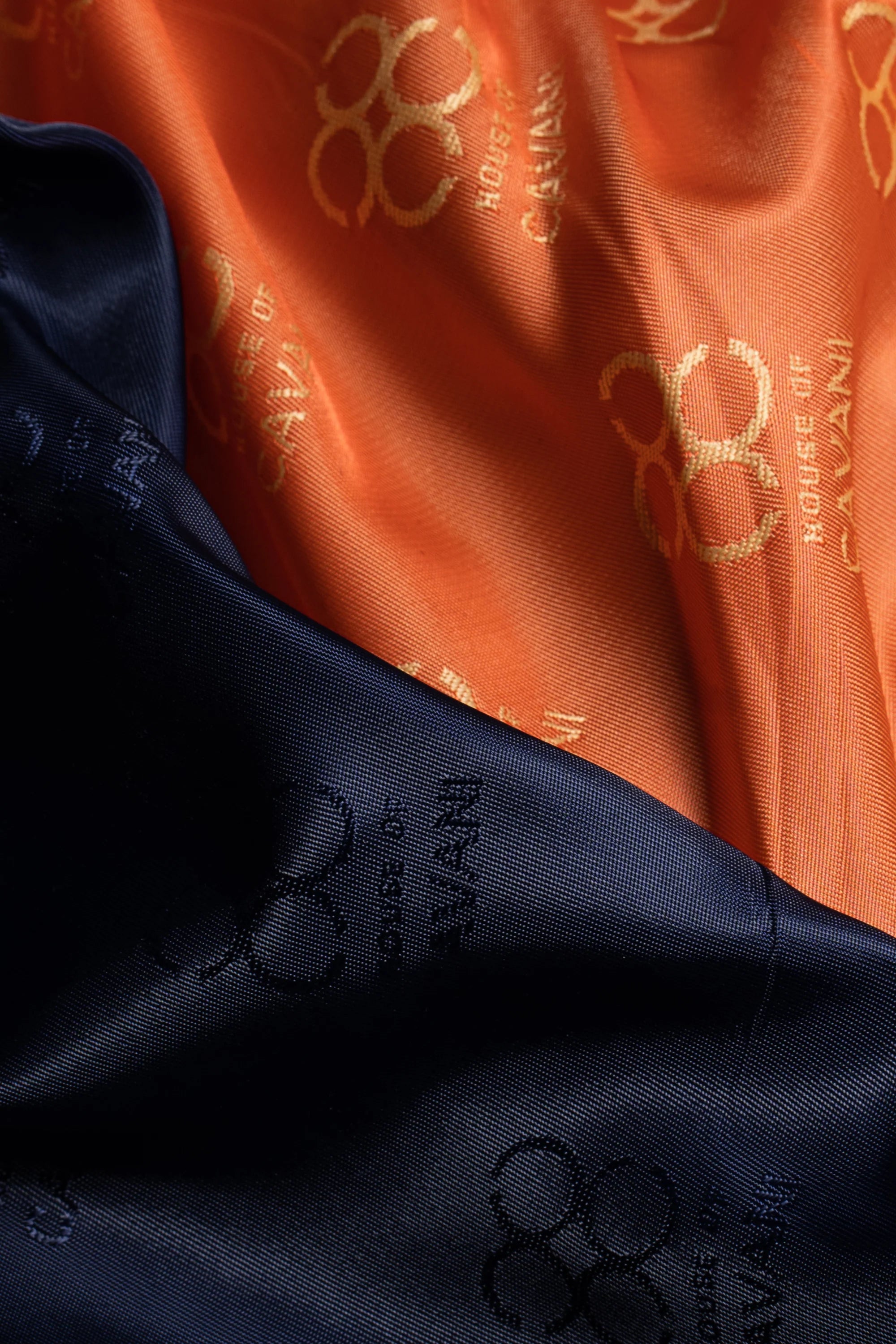 Мъжки черен кадифен костюм от 3 части с пейсли принт