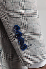 Мъжки светлосив костюм от 3 части Hugo с тъмносиньо каре и кадифени кантове