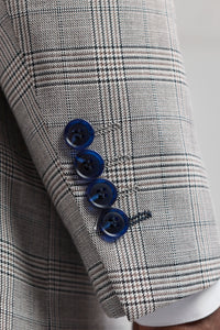 Мъжки светлосив костюм от 3 части Hugo с тъмносиньо каре и кадифени кантове