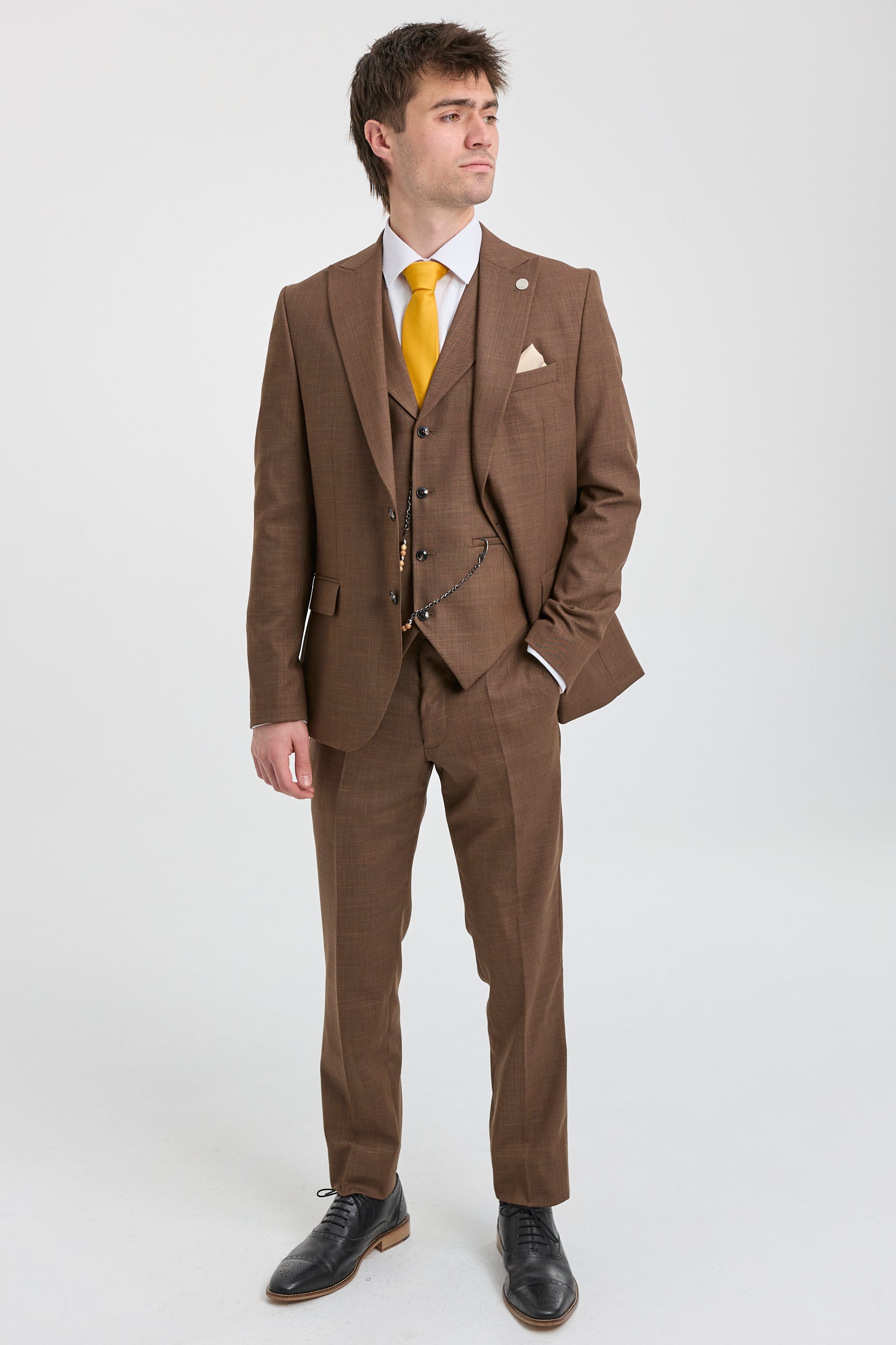 Мъжки костюм от 3 части James, обикновен кафяв, с класическа кройка