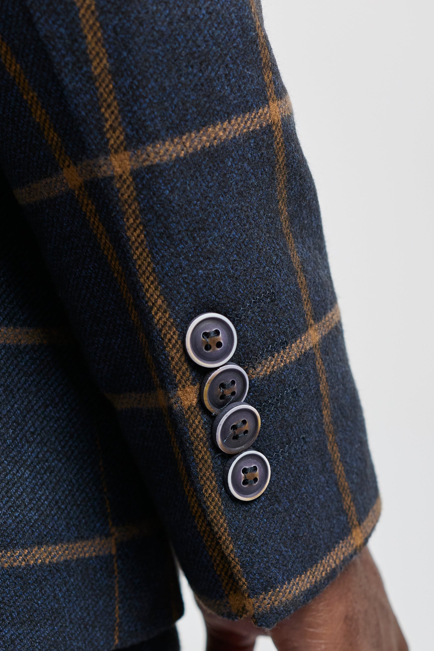 Мъжки вълнен костюм от 3 части с каре от туид и рибена кост - тъмносин