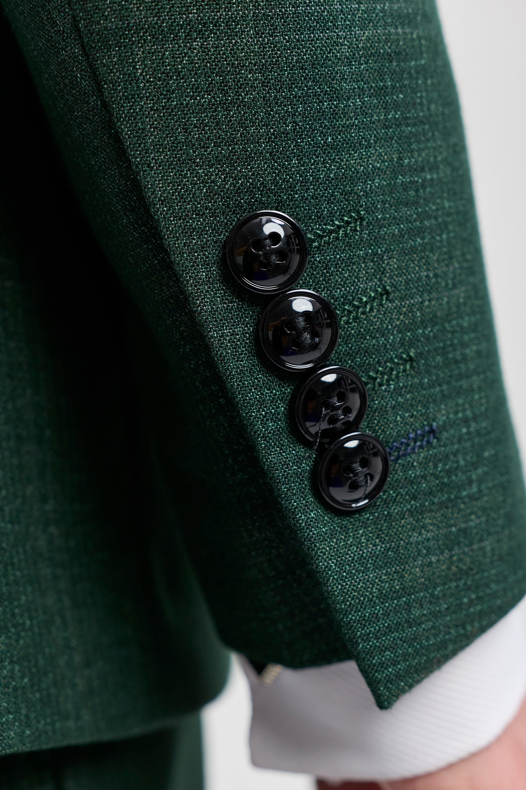 Лео - Мъжки зелен костюм от 3 части на каре, вталени