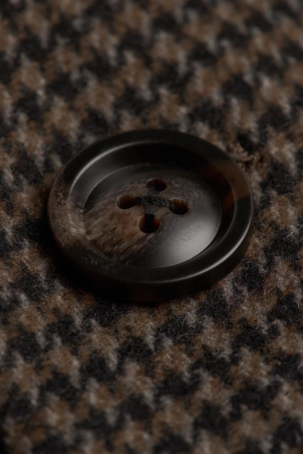 Мъжко кафяво туидово палто с хаундстут принт