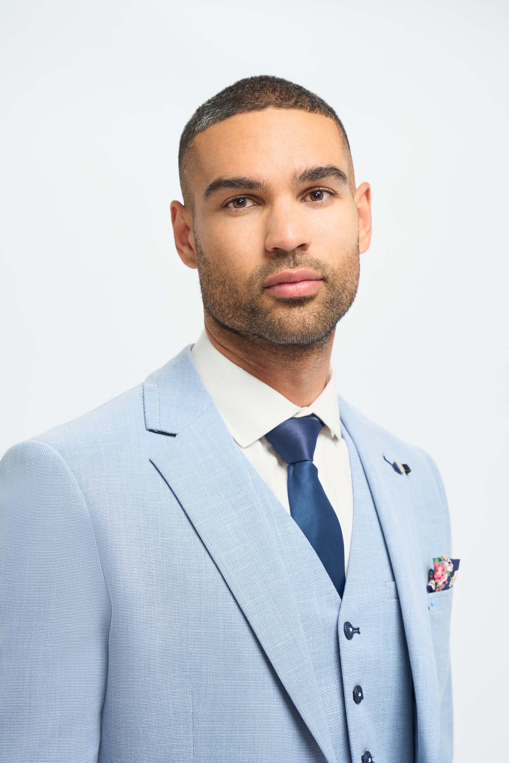 Мъжки костюм от 3 части, светлосин, летен ленен, вталена кройка, класически за сватба и бал