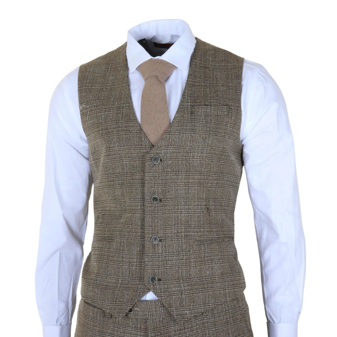 Мъжки кафяв, класически кариран костюм с прилепнала кройка от 3 части