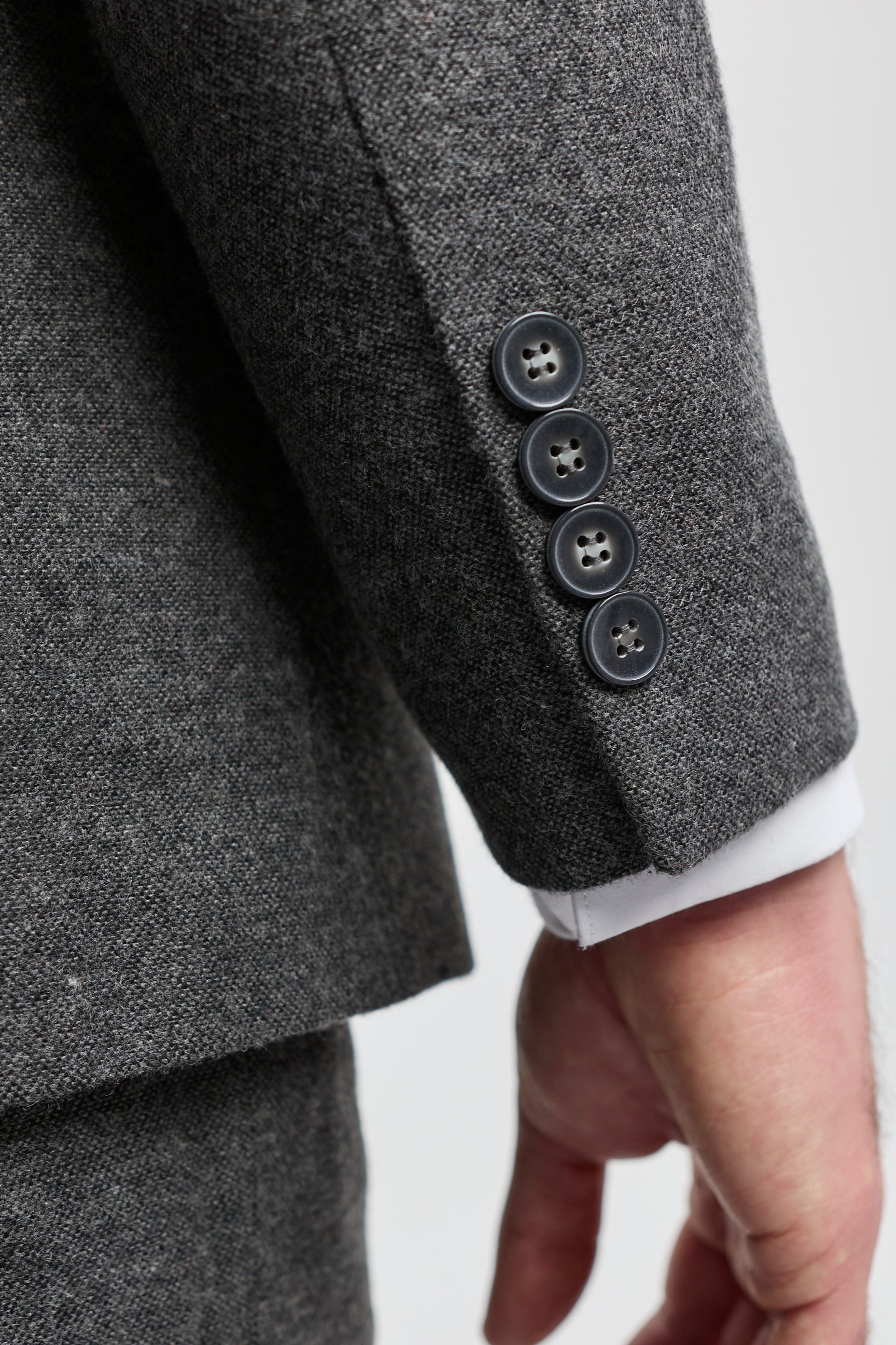 Мъжки сив вълнен костюм