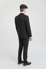 Мъжки черен костюм от 3 части на райета