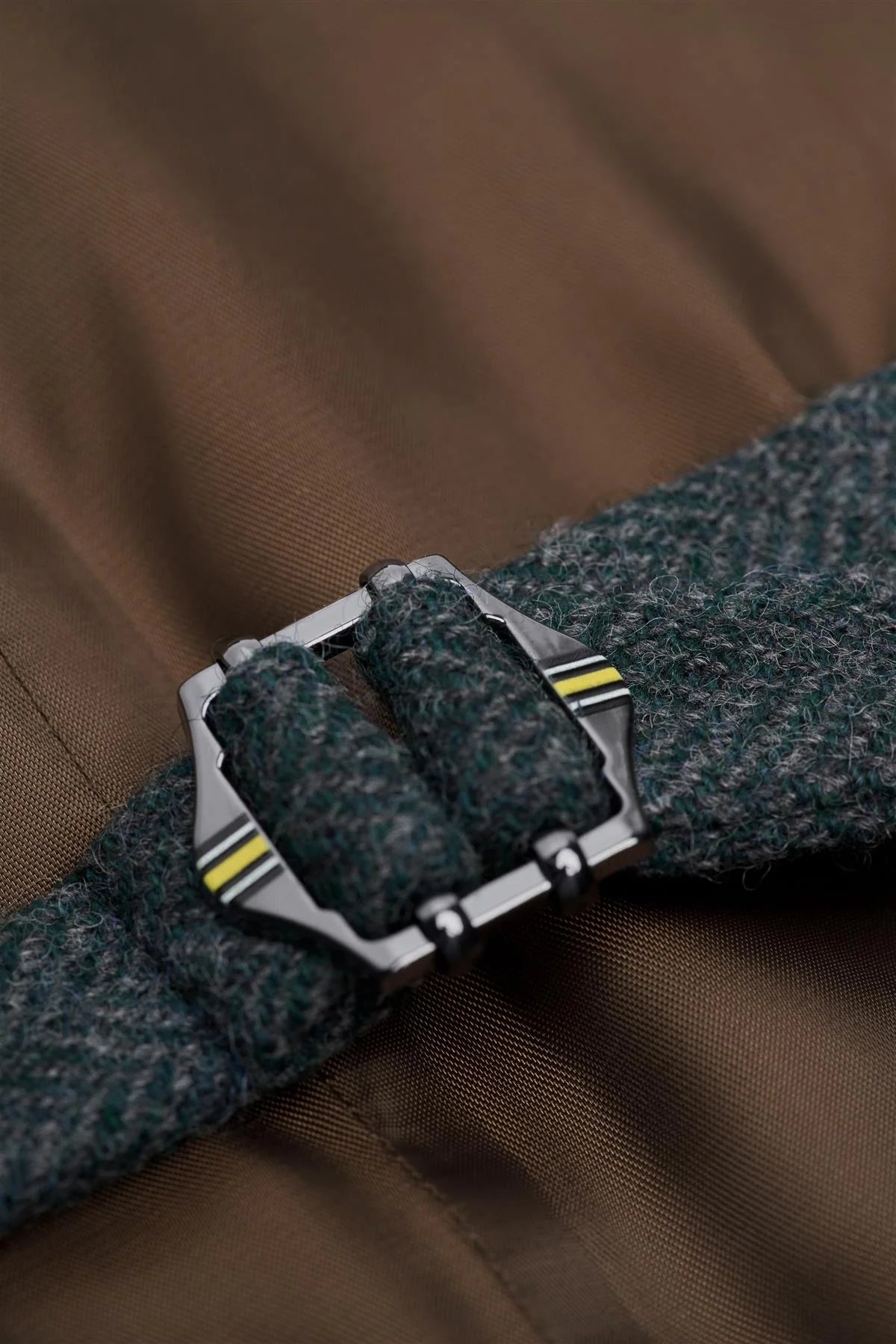 Thomas - Мъжки туид с маслинено-зелен цвят и рилена кост Елек